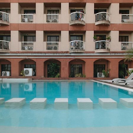 Torre Venezia Suites Кесон-Сити Экстерьер фото