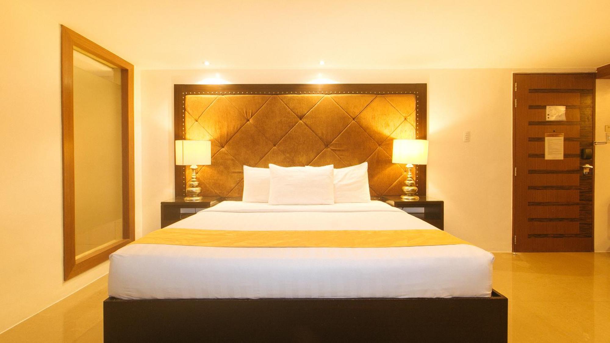 Torre Venezia Suites Кесон-Сити Экстерьер фото