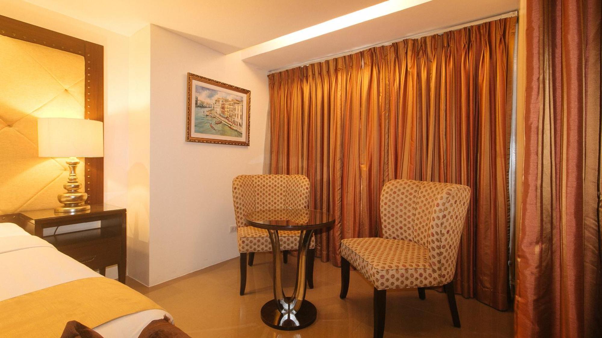Torre Venezia Suites Кесон-Сити Экстерьер фото