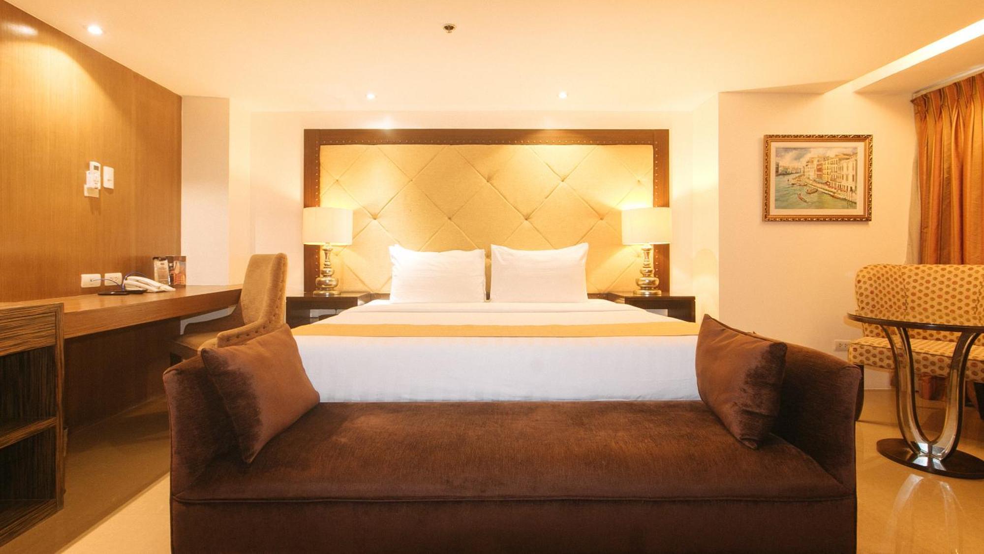 Torre Venezia Suites Кесон-Сити Экстерьер фото