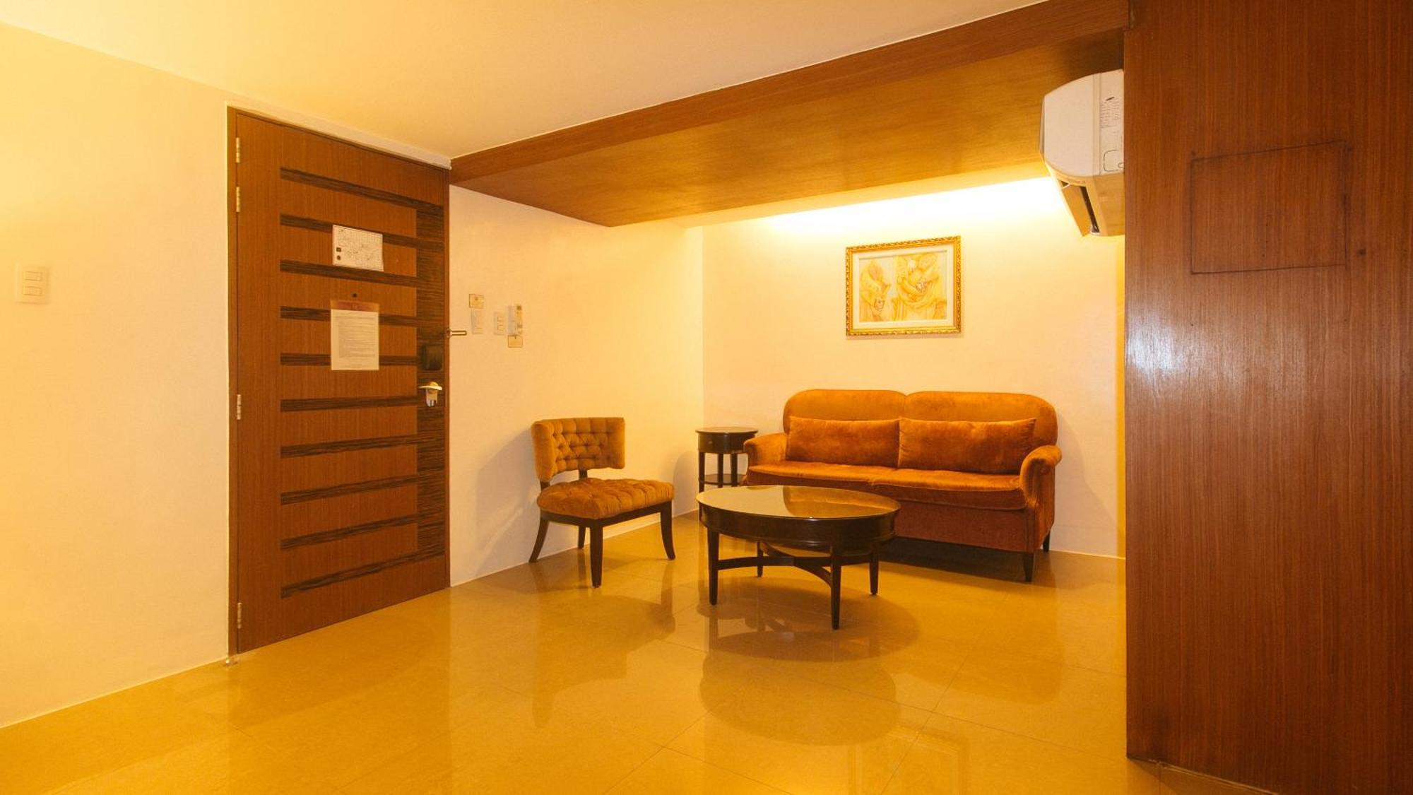 Torre Venezia Suites Кесон-Сити Экстерьер фото