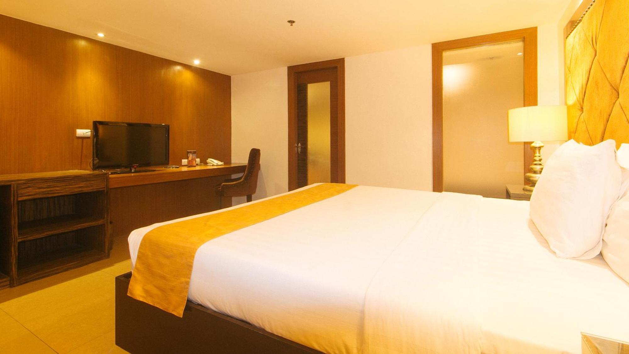 Torre Venezia Suites Кесон-Сити Экстерьер фото