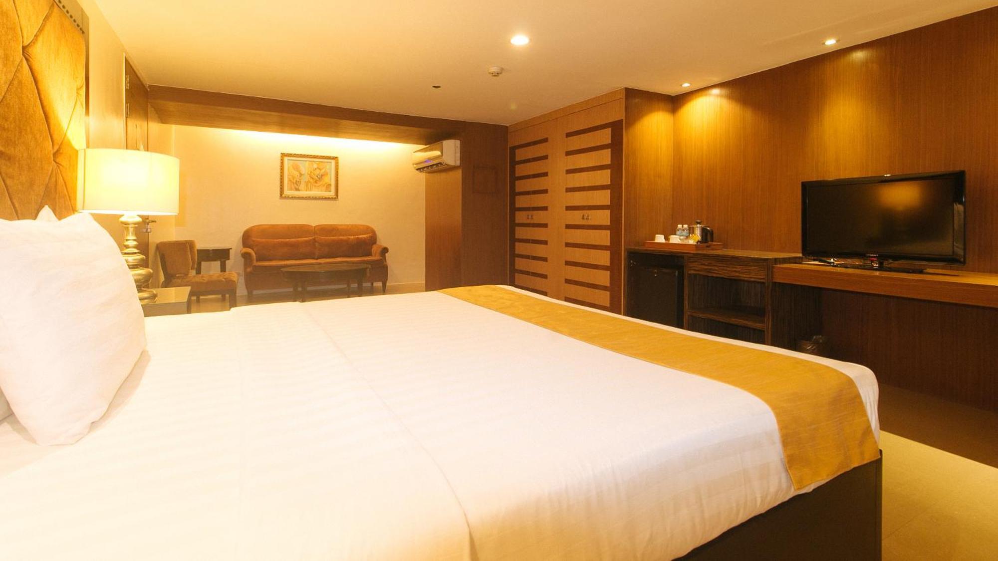 Torre Venezia Suites Кесон-Сити Экстерьер фото
