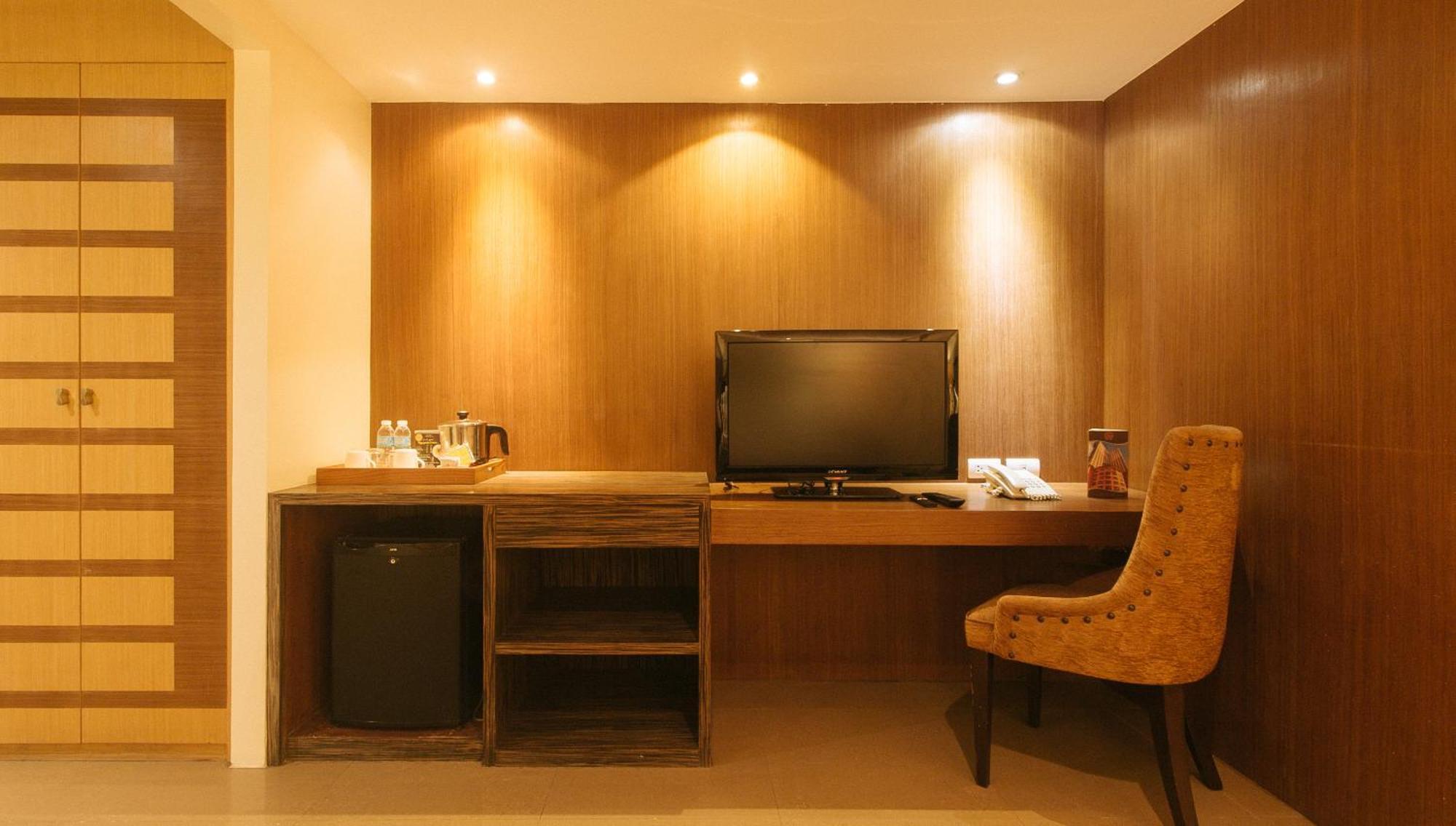 Torre Venezia Suites Кесон-Сити Экстерьер фото