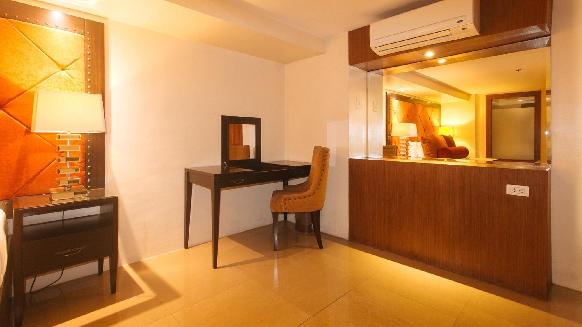 Torre Venezia Suites Кесон-Сити Экстерьер фото