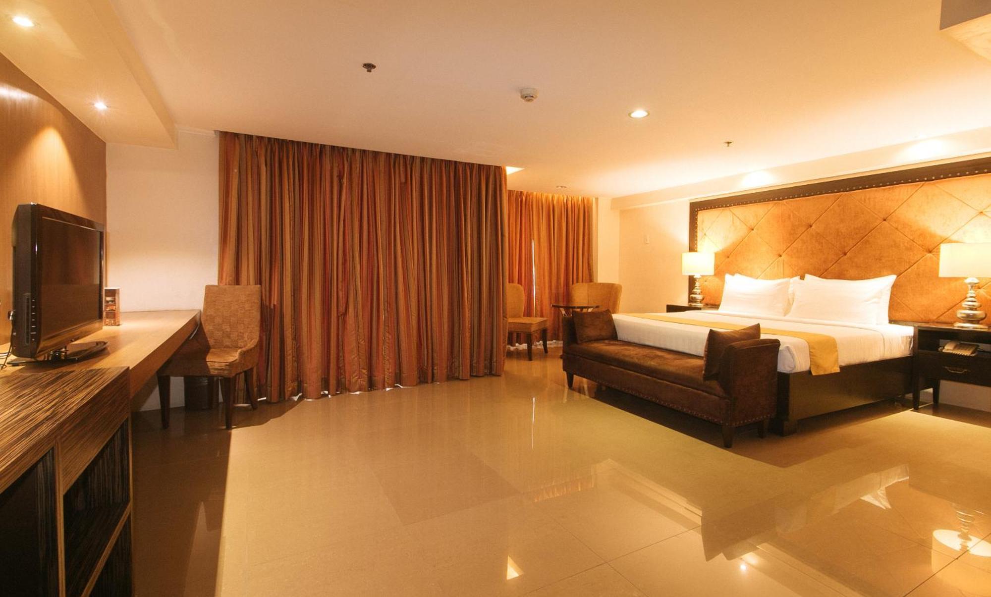 Torre Venezia Suites Кесон-Сити Экстерьер фото