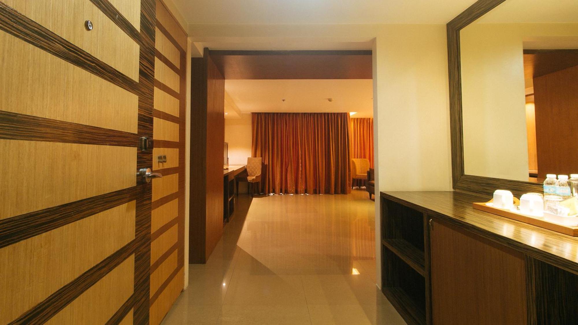 Torre Venezia Suites Кесон-Сити Экстерьер фото