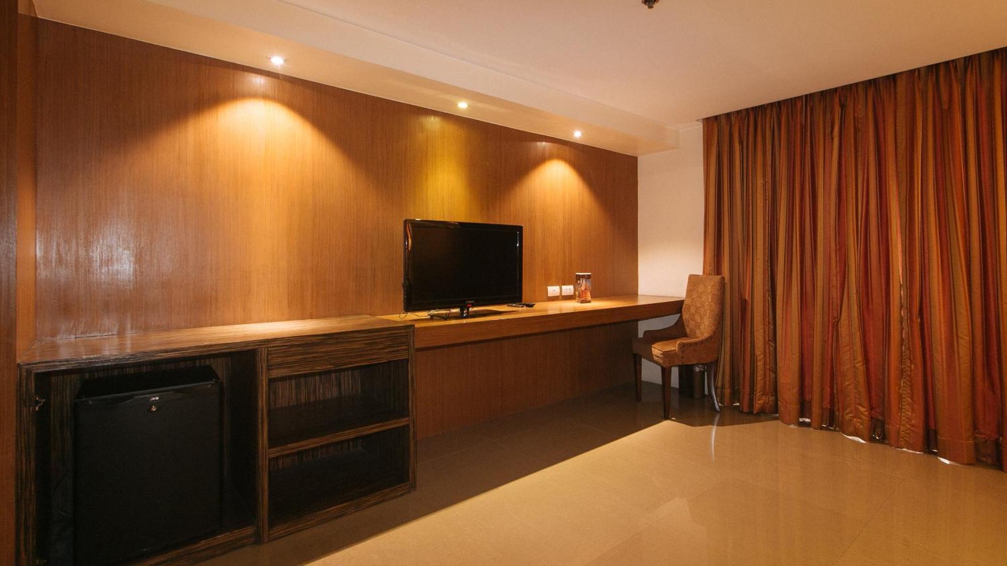 Torre Venezia Suites Кесон-Сити Экстерьер фото