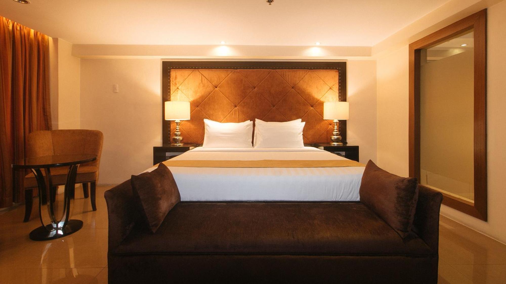 Torre Venezia Suites Кесон-Сити Экстерьер фото