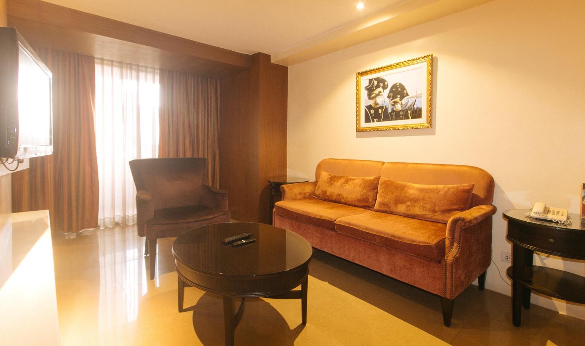 Torre Venezia Suites Кесон-Сити Экстерьер фото