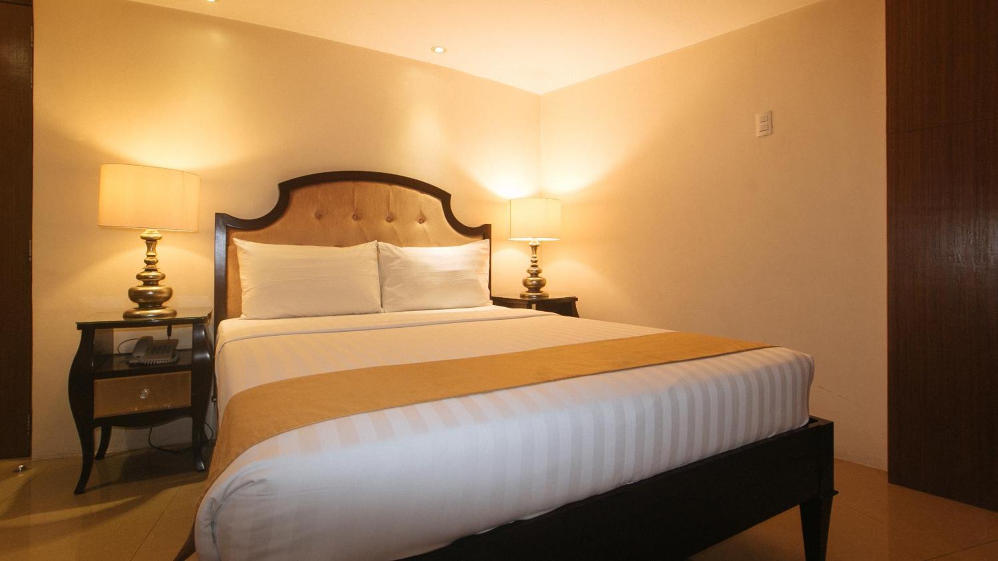 Torre Venezia Suites Кесон-Сити Экстерьер фото