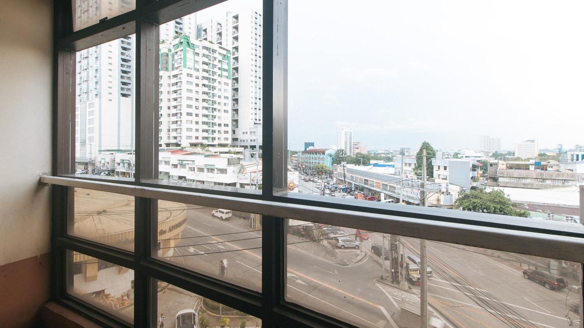 Torre Venezia Suites Кесон-Сити Экстерьер фото