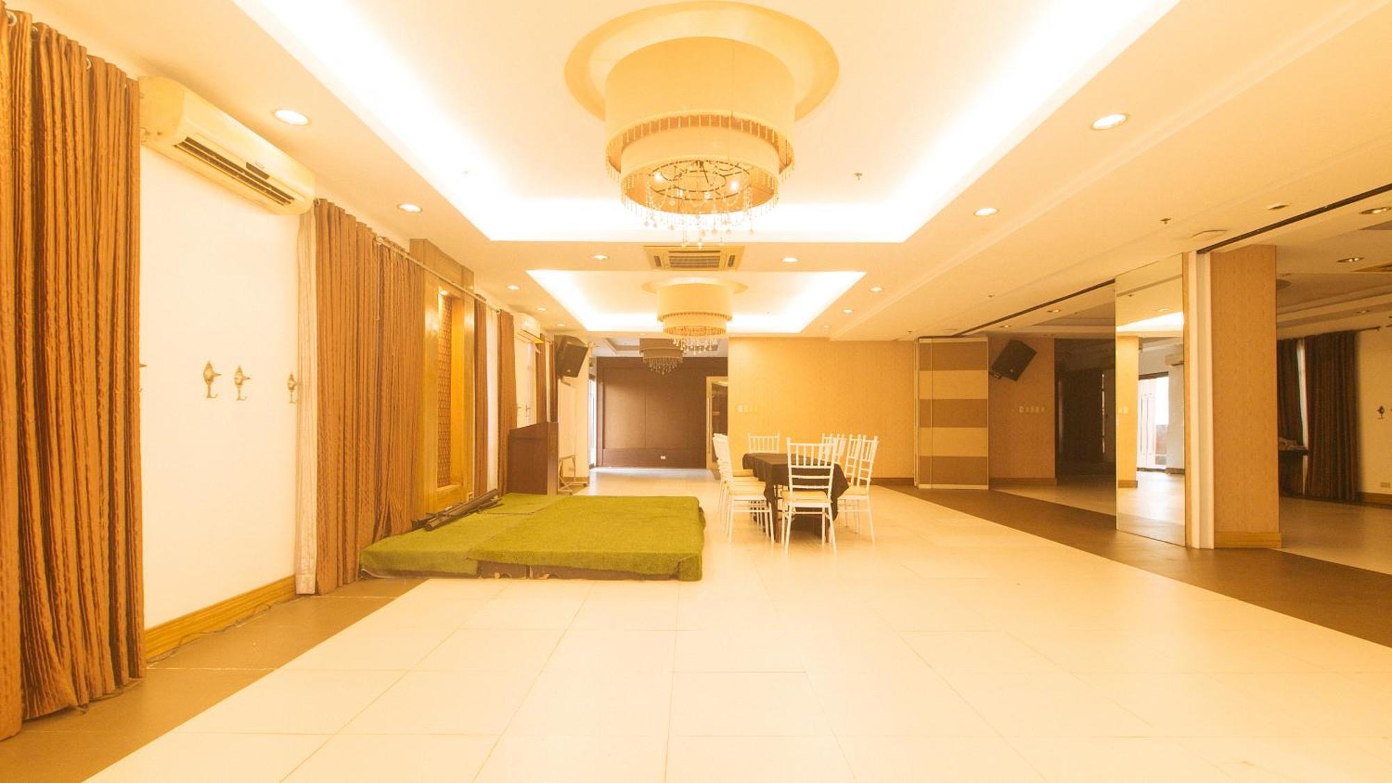 Torre Venezia Suites Кесон-Сити Экстерьер фото